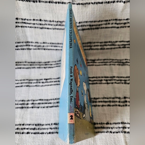 1981 Peanuts Charlie Brown’s CYCLOPEDIA Volume 2 Hardcover Book Funk Wagnalls - Picture 3 of 6